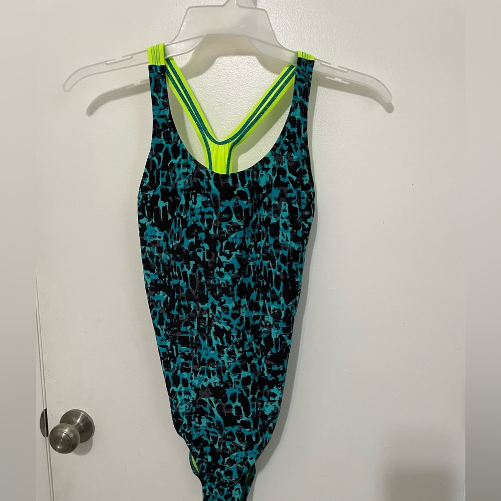 Speedo Endurance Lite one
Piece Camouflage Racerback Hydro bra bathing suit 8